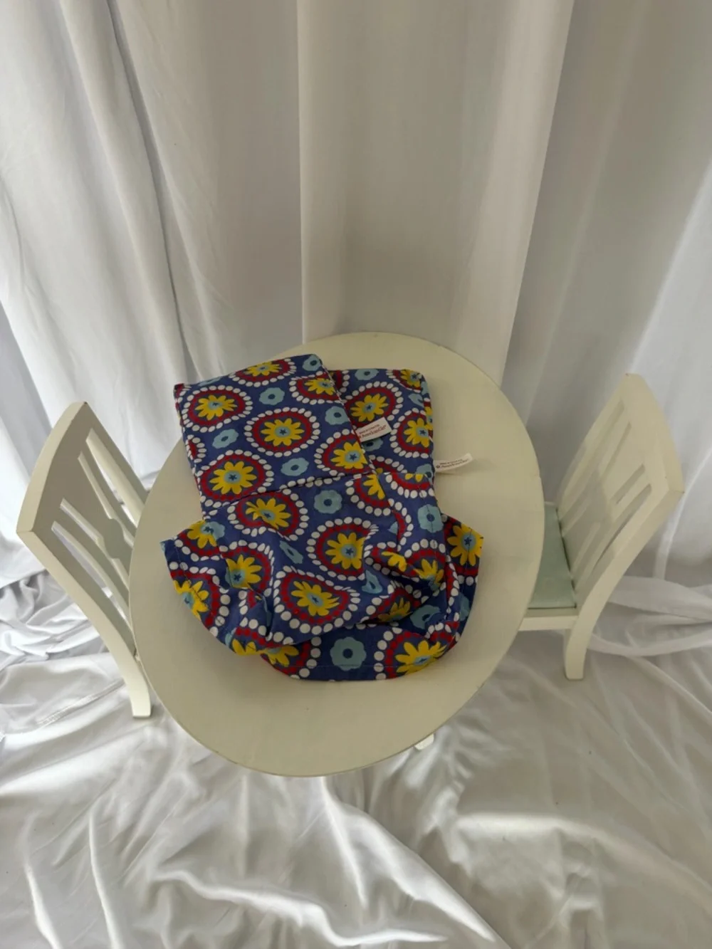 American Girl The Dining Table and Chairs I with chair covers - Picture 12 of 15